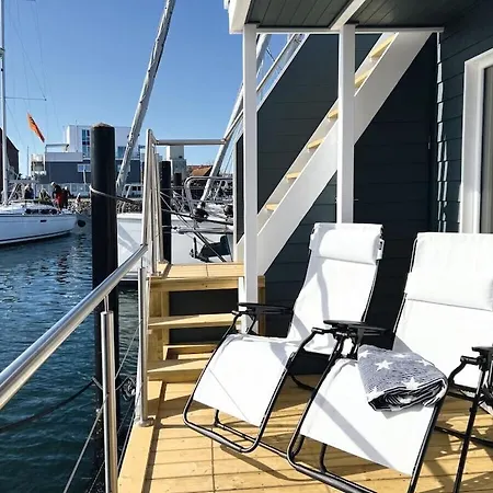 Botel Houseboat Stern V