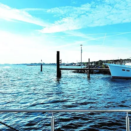 Houseboat Stern V ハイリゲンハーフェン