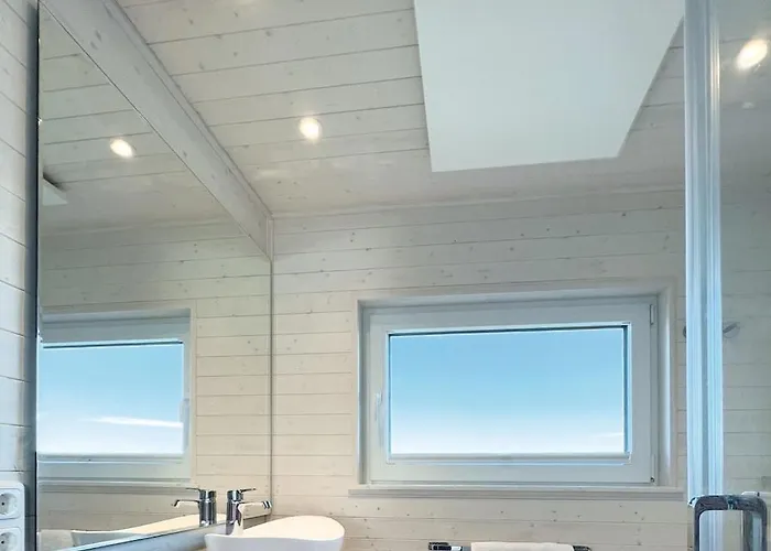 Houseboat Stern V Botel *