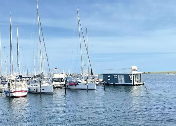 Botel Houseboat Stern V